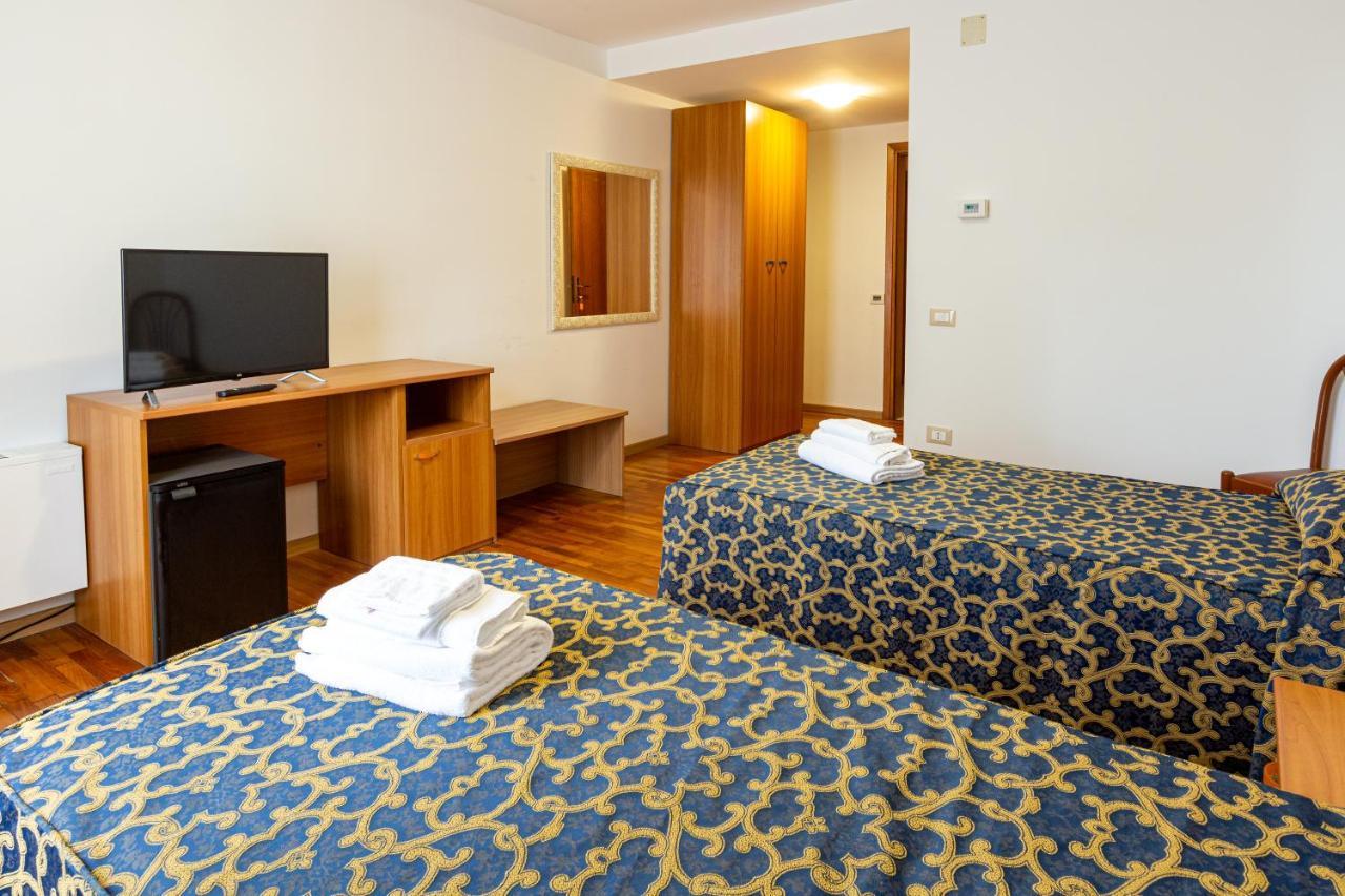 Hotel Villa Strassoldo "Ex Attianese Hotel Restaurant" Cervignano del Friuli Luaran gambar