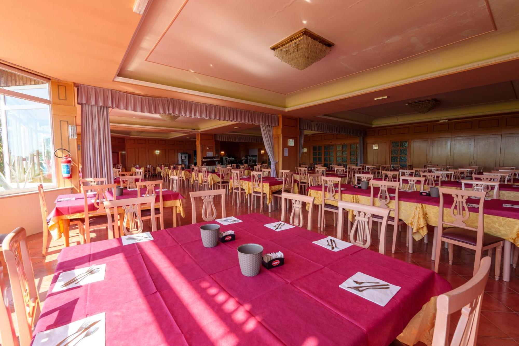 Hotel Villa Strassoldo "Ex Attianese Hotel Restaurant" Cervignano del Friuli Luaran gambar